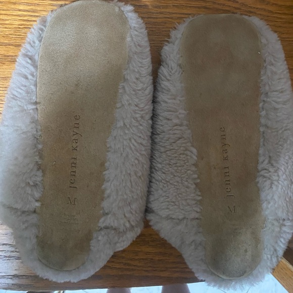 Jenni Kayne slippers made in turkey worn once - Picture 2 of 4